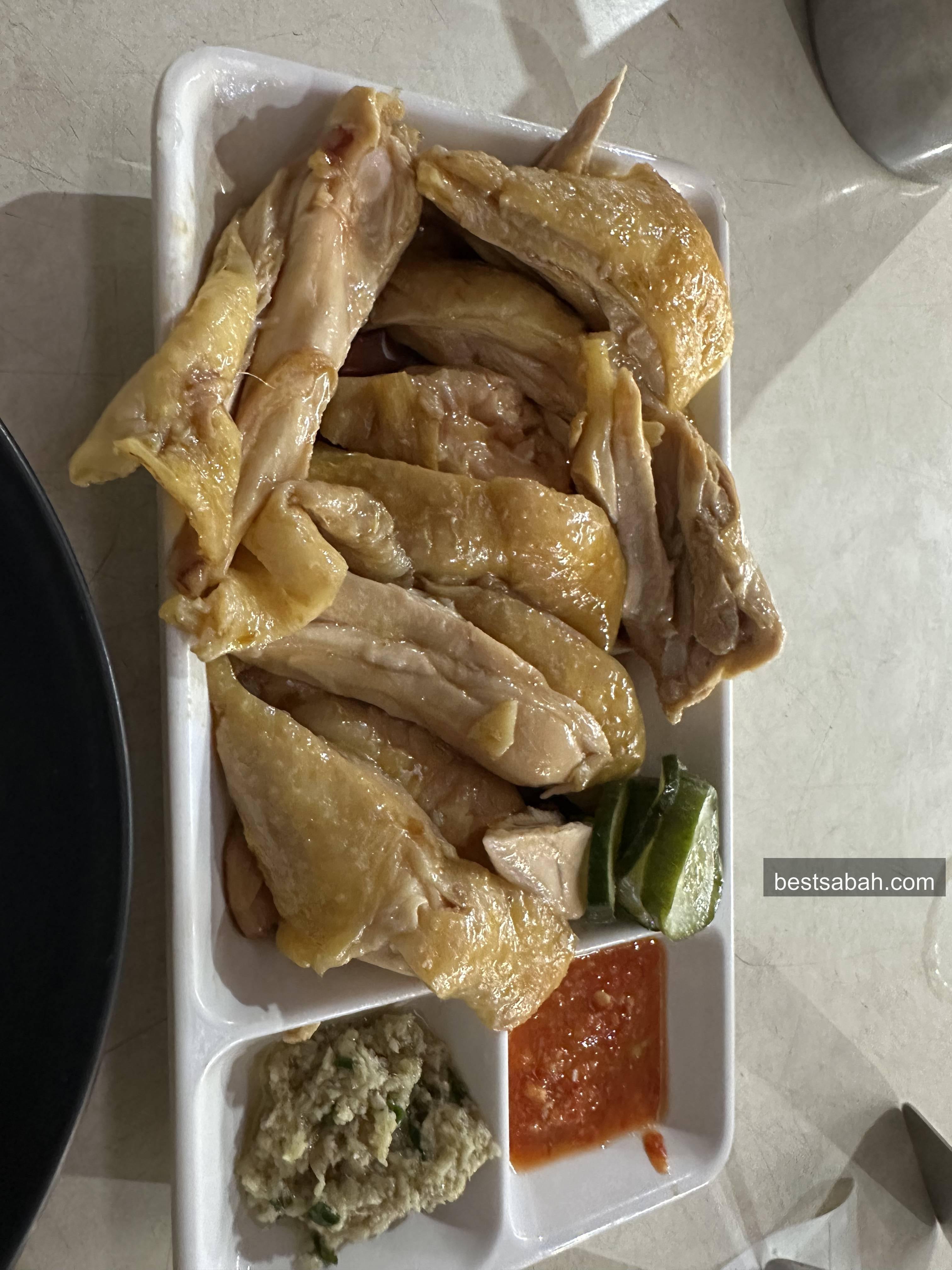 Hainanese chicken rice plate at Andrew Wong with a generous drumstick portion, Damai KK