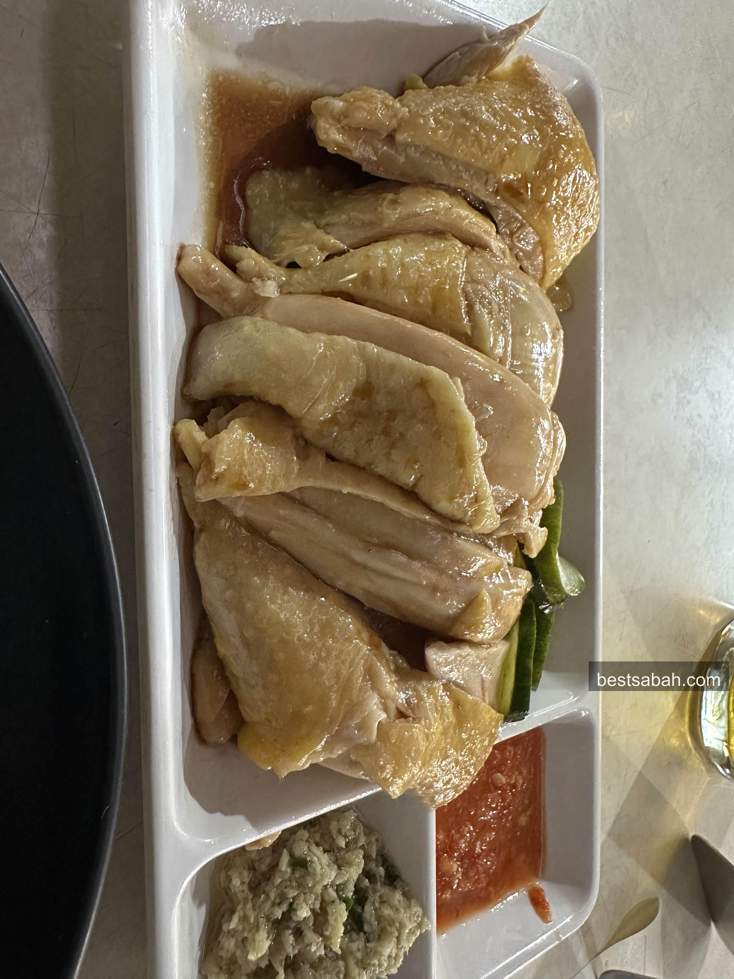 Sliced Hainanese chicken from Andrew Wong, showing tender juicy meat at Damai KK