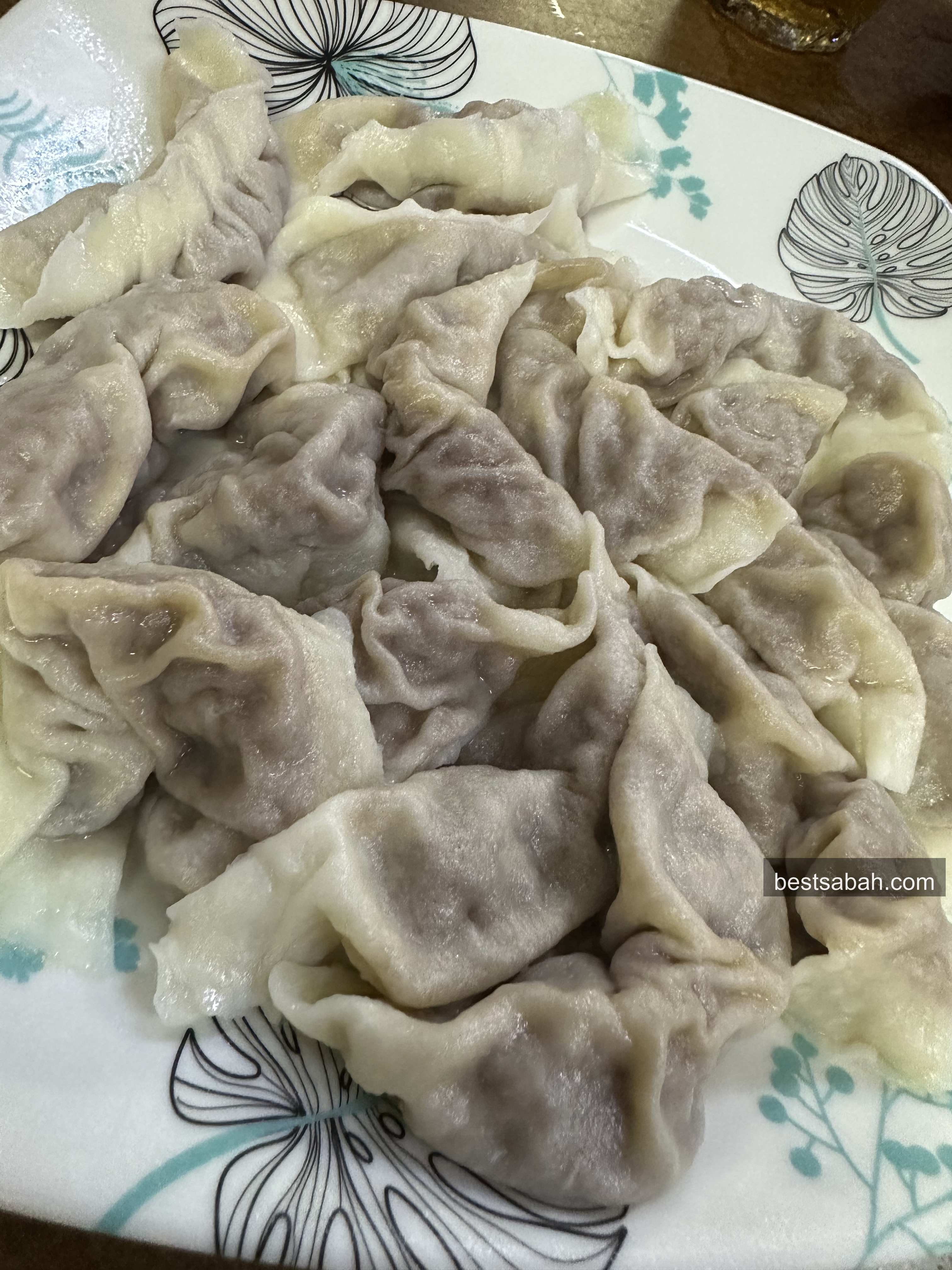 Boiled shui jiao dumplings on a plate at Ching Jie, Kedai Kopi Kai Shun Foh Sang