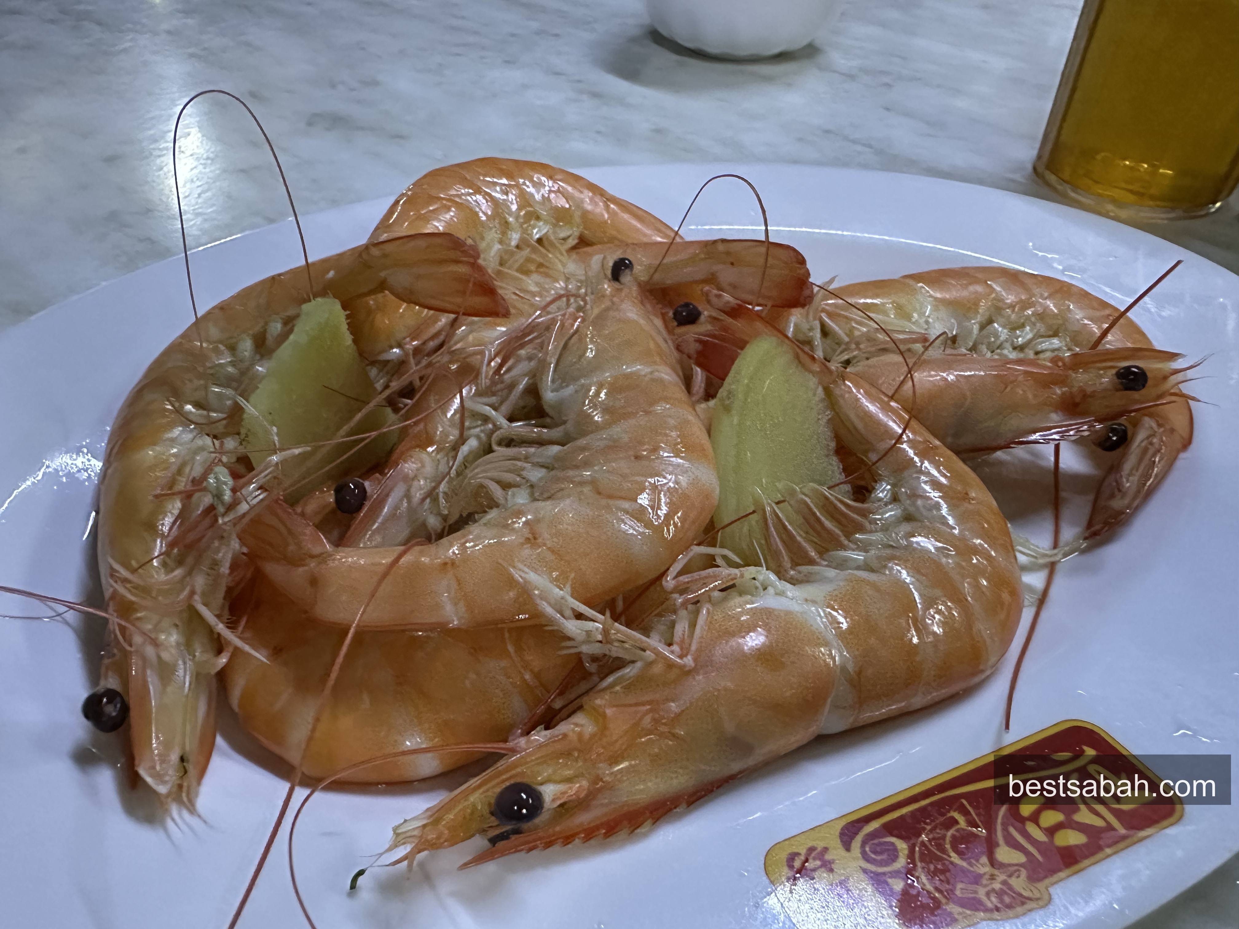 Steamed prawns at Sasa Seafood Penampang, fresh and plump