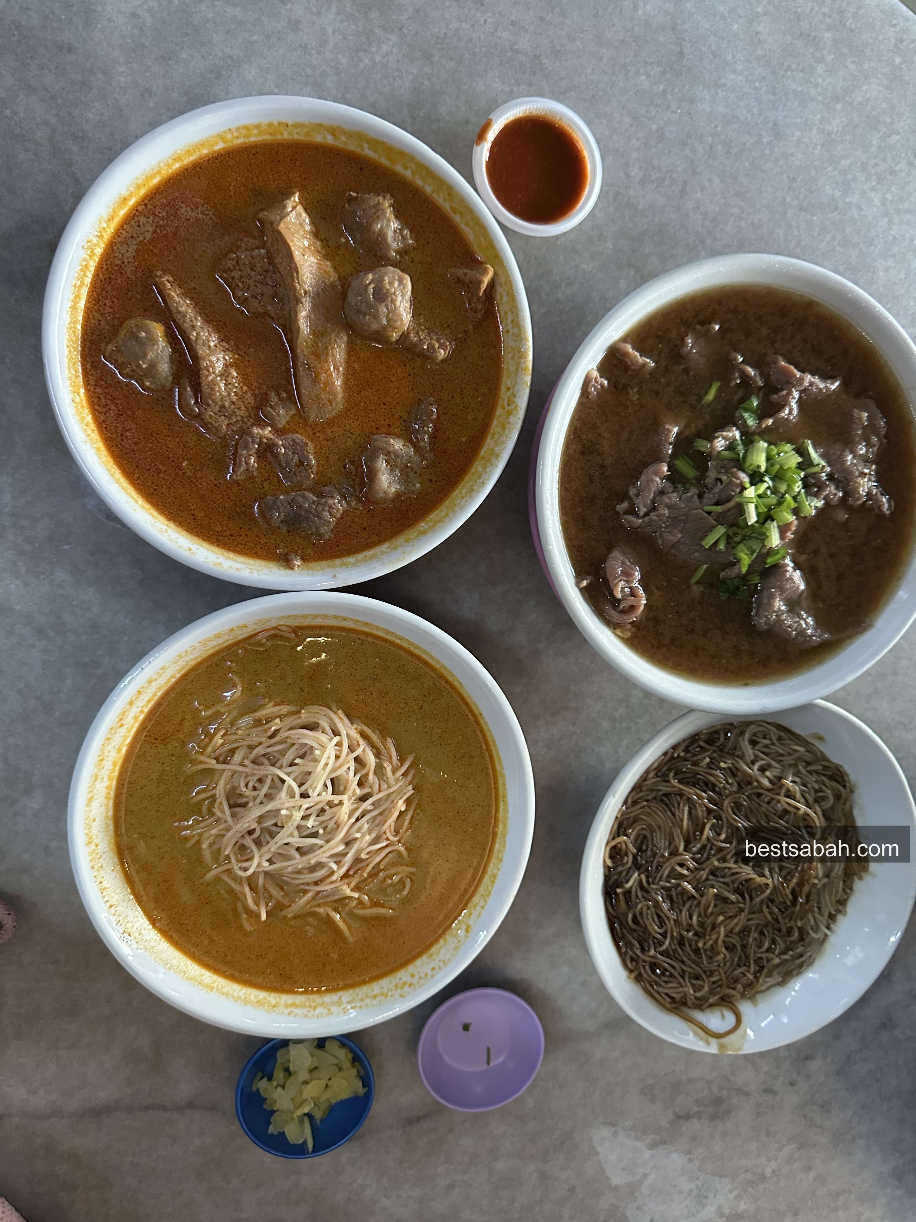 Four bowls of Yii Siang ngiu chap photographed from overhead